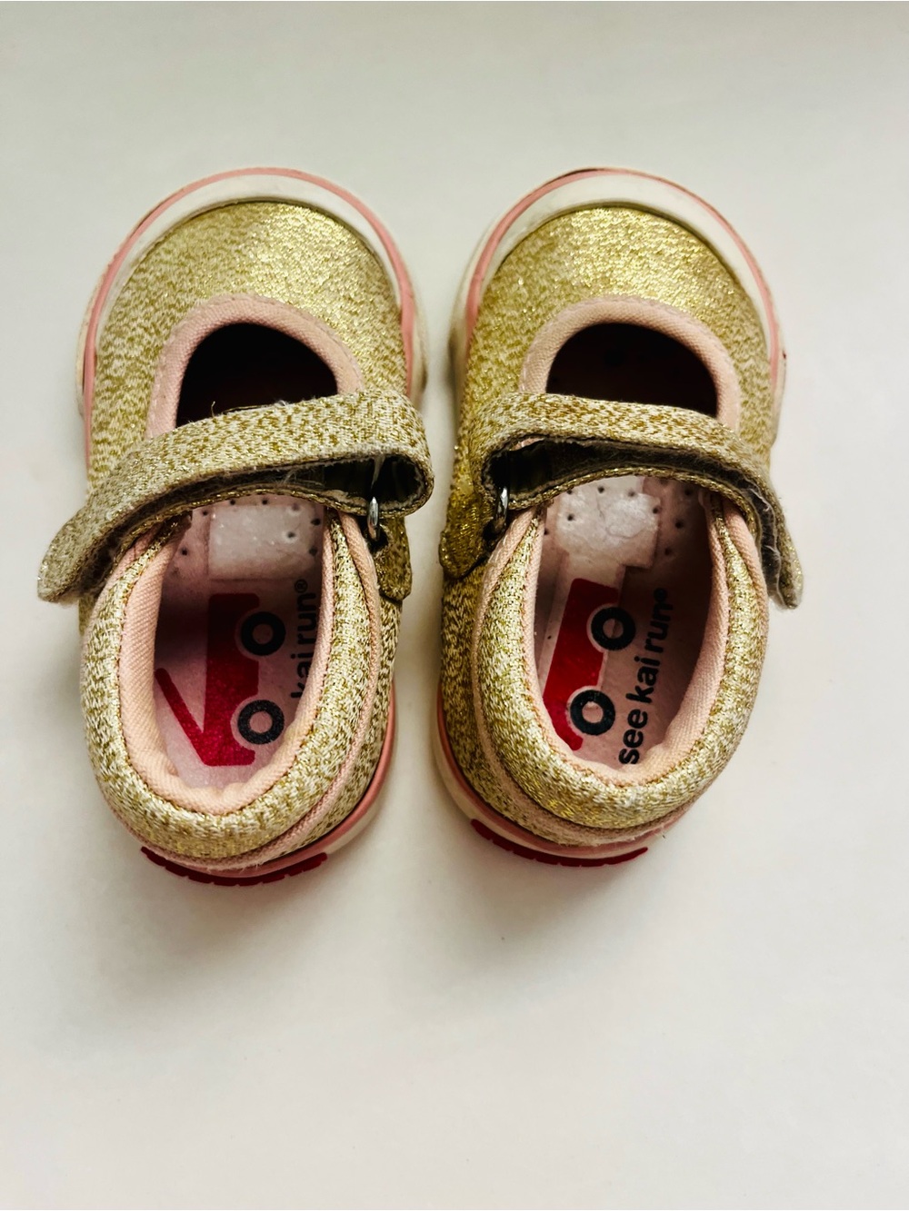 See Kai Run Gold Glitter Mary Jane with Pink Trim; Size 4